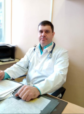 И. о. заместителя главного врача по поликлинике Кочнев Константин Григорьевич